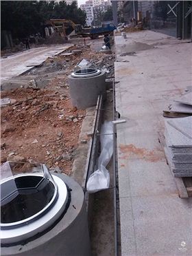 導(dǎo)光管采光系統(tǒng)施工進行中 導(dǎo)光管采光系統(tǒng)施工進行中