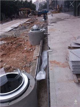 導(dǎo)光管采光系統(tǒng)施工現(xiàn)場 導(dǎo)光管采光系統(tǒng)施工現(xiàn)場