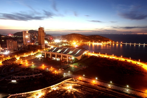 連云港連云新城商務(wù)中心光導(dǎo)系統(tǒng)應(yīng)用 連云港連云新城商務(wù)中心光導(dǎo)系統(tǒng)應(yīng)用